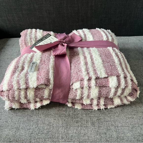 NWT Luxury Premier Collection Cozy Knit Throw - Picture 9 of 9